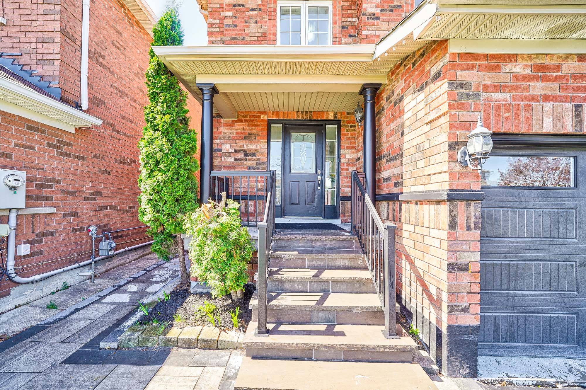 Brampton, ON L7A 2Z4,4 Hedgeline ST