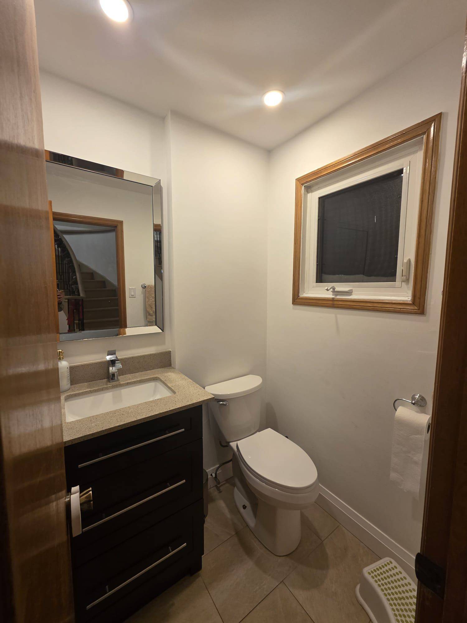 Mississauga, ON L4W 3M9,1229 Underwood DR