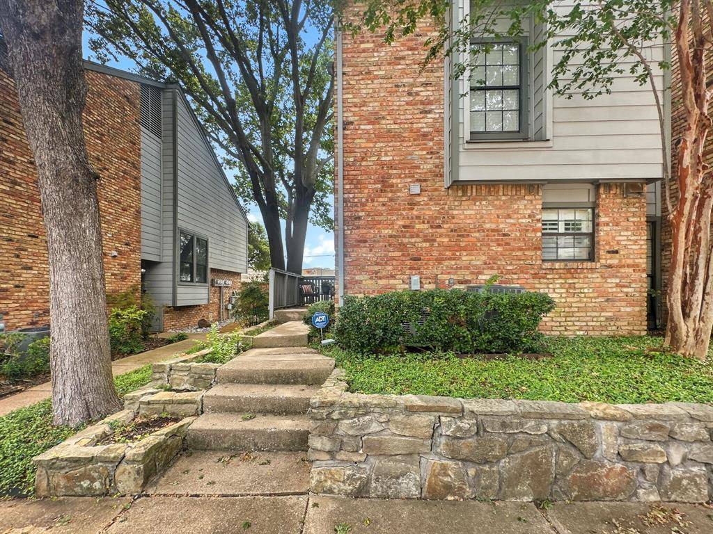 Dallas, TX 75248,15151 Berry Trail #601