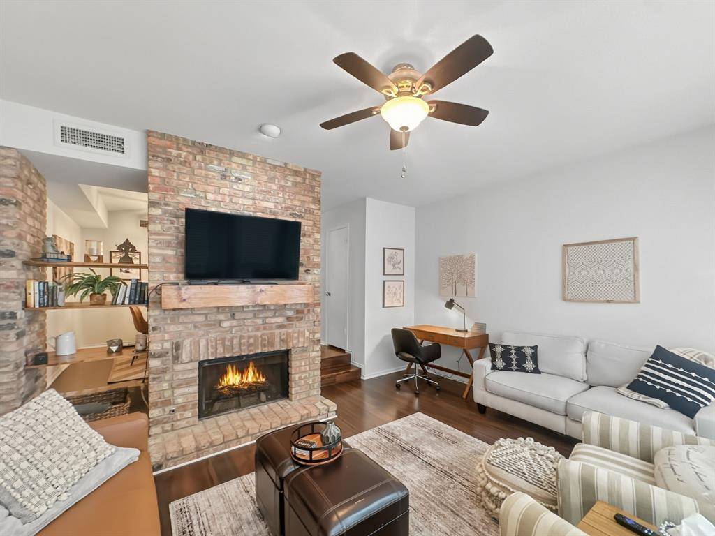 Dallas, TX 75248,15151 Berry Trail #601