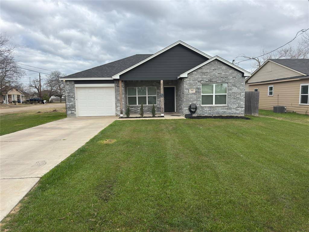 Mcgregor, TX 76657,201 E 6th Street