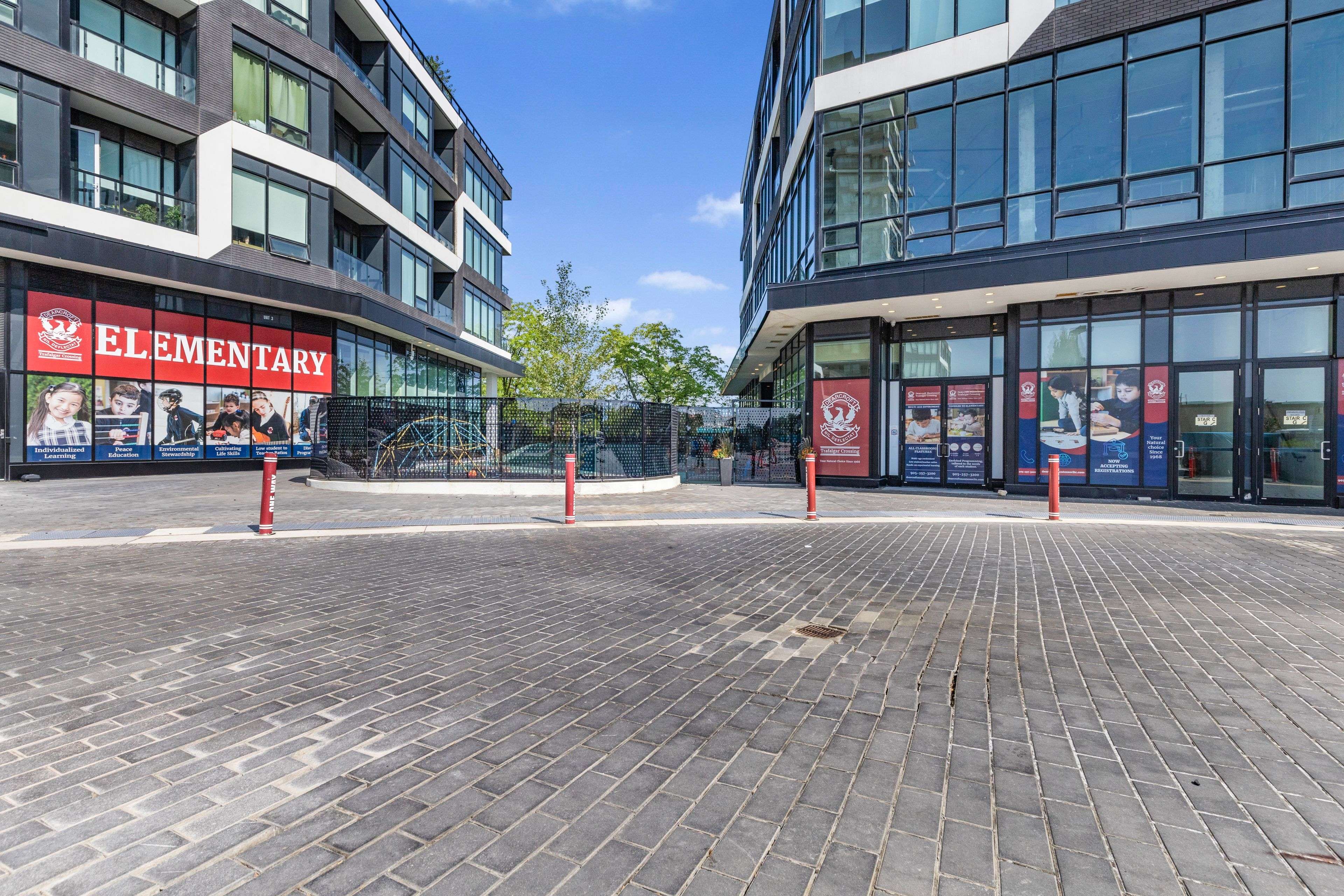 Oakville, ON L6H 3R6,297 OAK WALK DR #2407