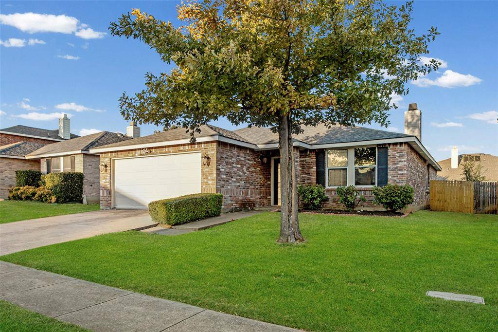 Arlington, TX 76002,8409 Redheart Street