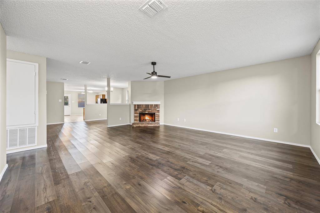 Arlington, TX 76002,8409 Redheart Street