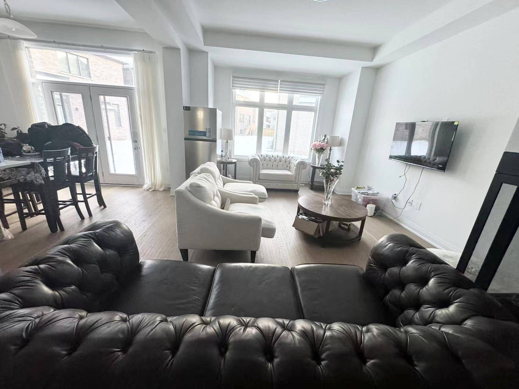 Oakville, ON L6H 7W8,3036 William Cutmore BLVD #RM1