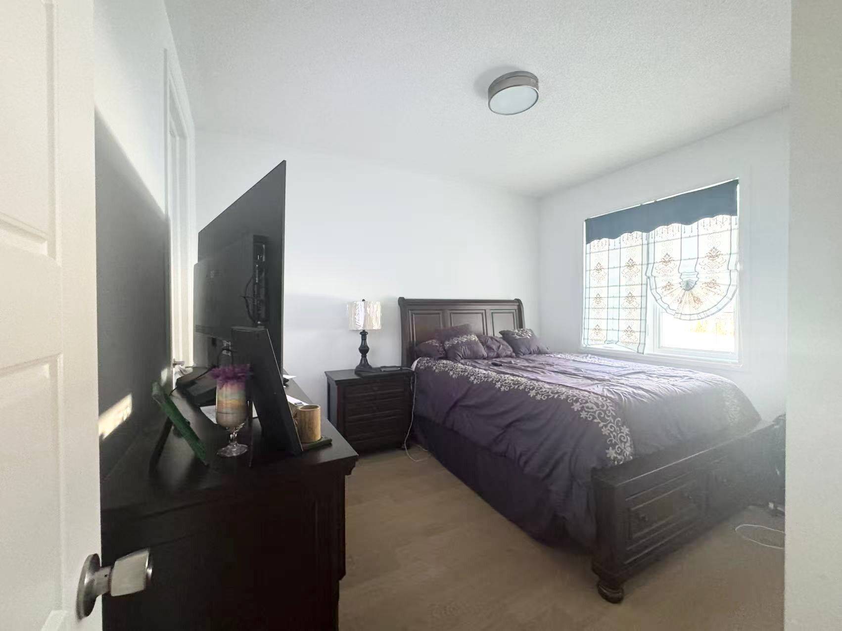 Oakville, ON L6H 7W8,3036 William Cutmore BLVD #RM1