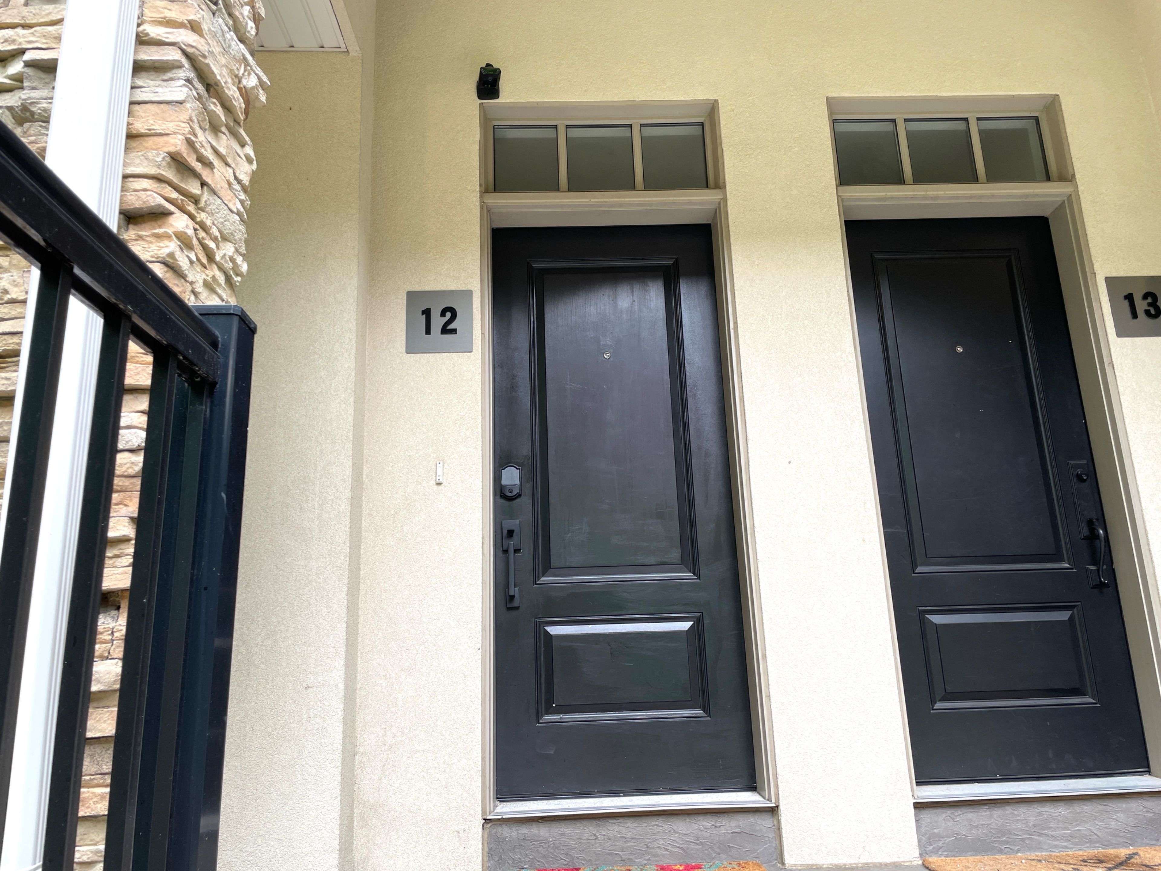 Mississauga, ON L5A 2X4,3077 Cawthra RD #12