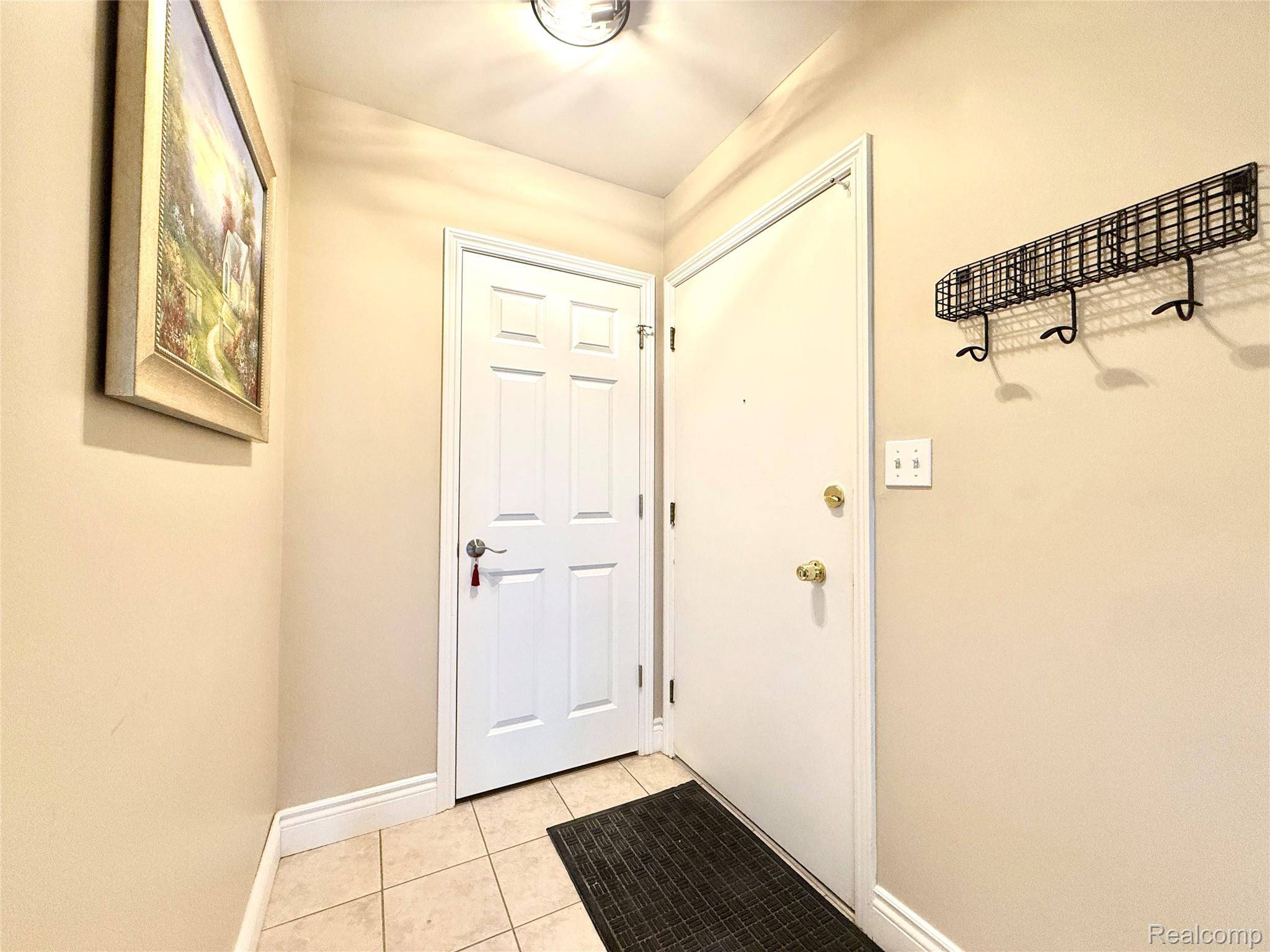 Birmingham, MI 48009,1111 Old Woodward AVE #4