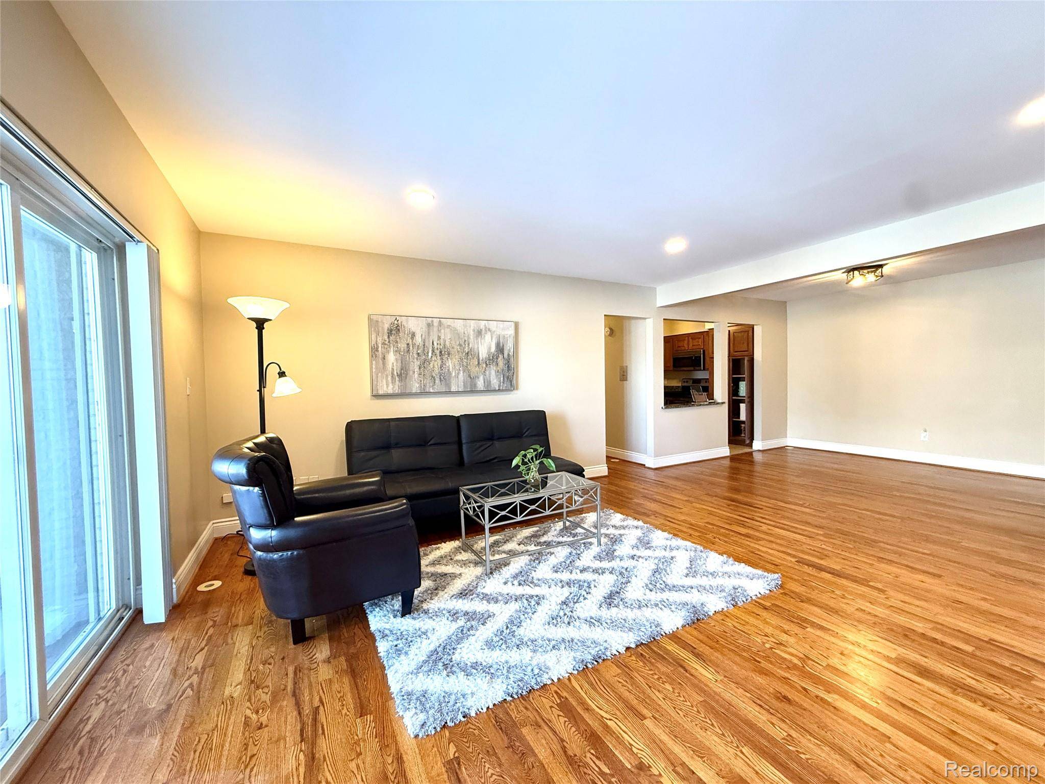 Birmingham, MI 48009,1111 Old Woodward AVE #4