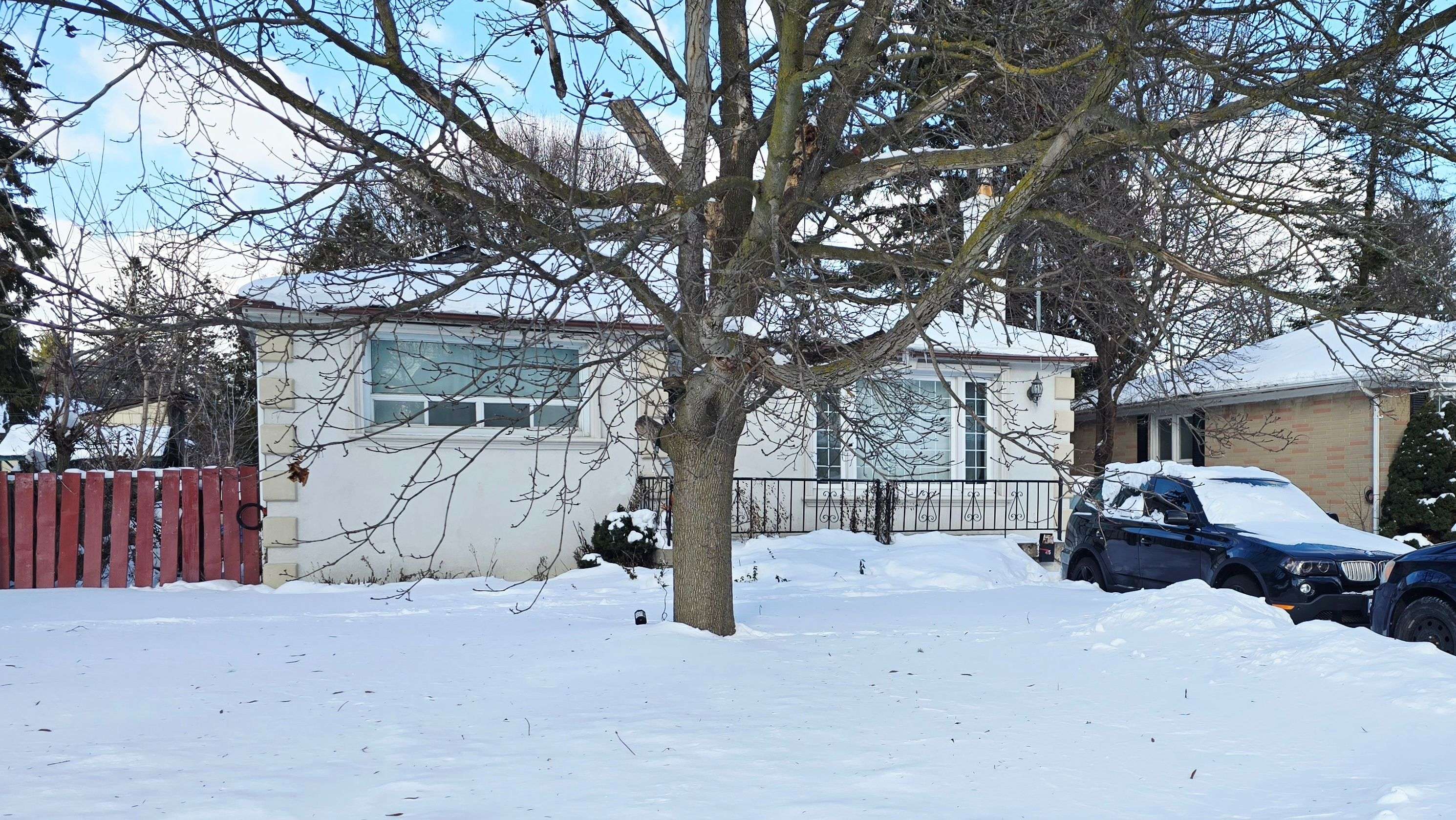 Richmond Hill, ON L4C 2M9,45 CARTIER CRES #BASEMENT