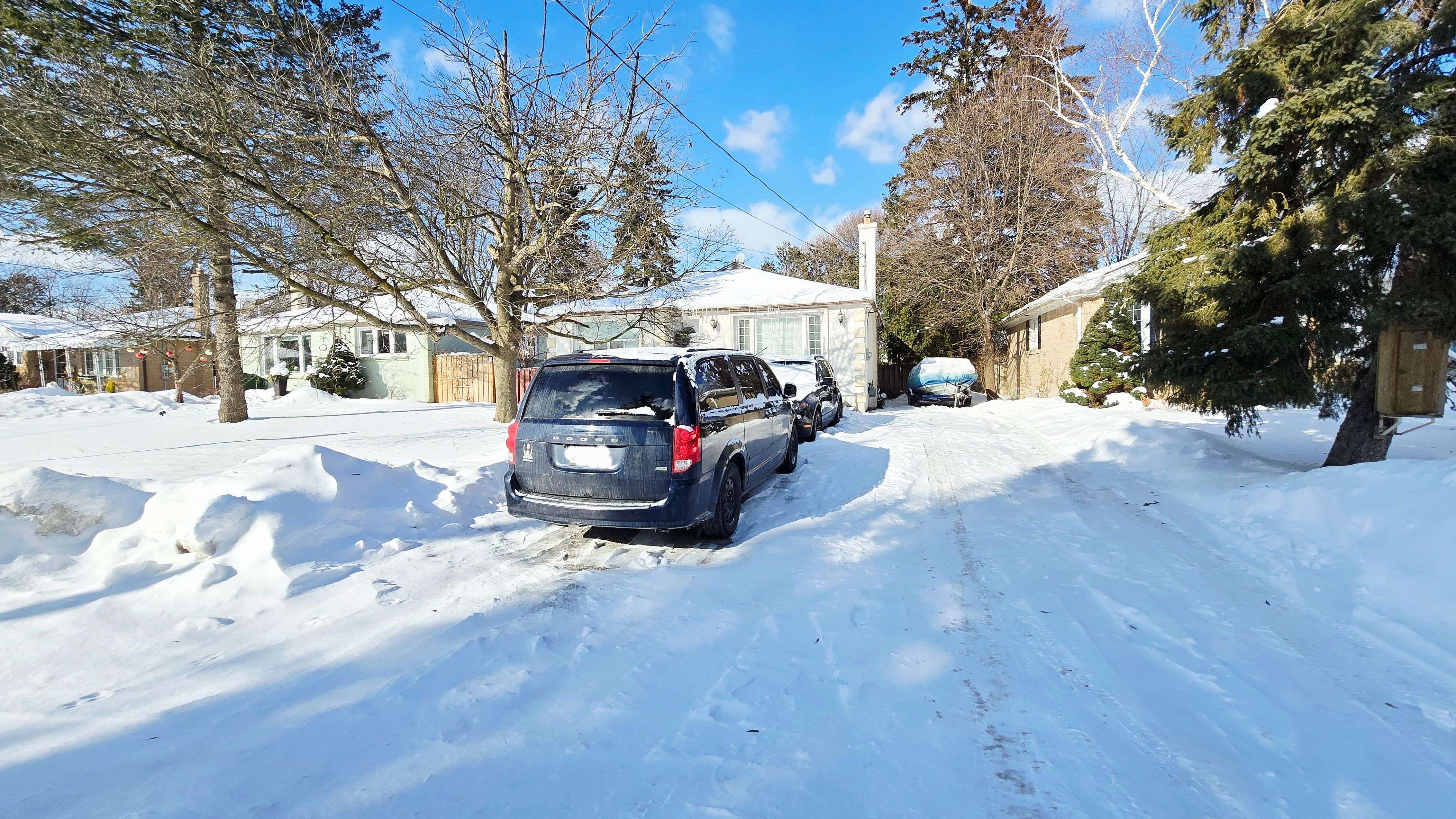 Richmond Hill, ON L4C 2M9,45 CARTIER CRES #BASEMENT