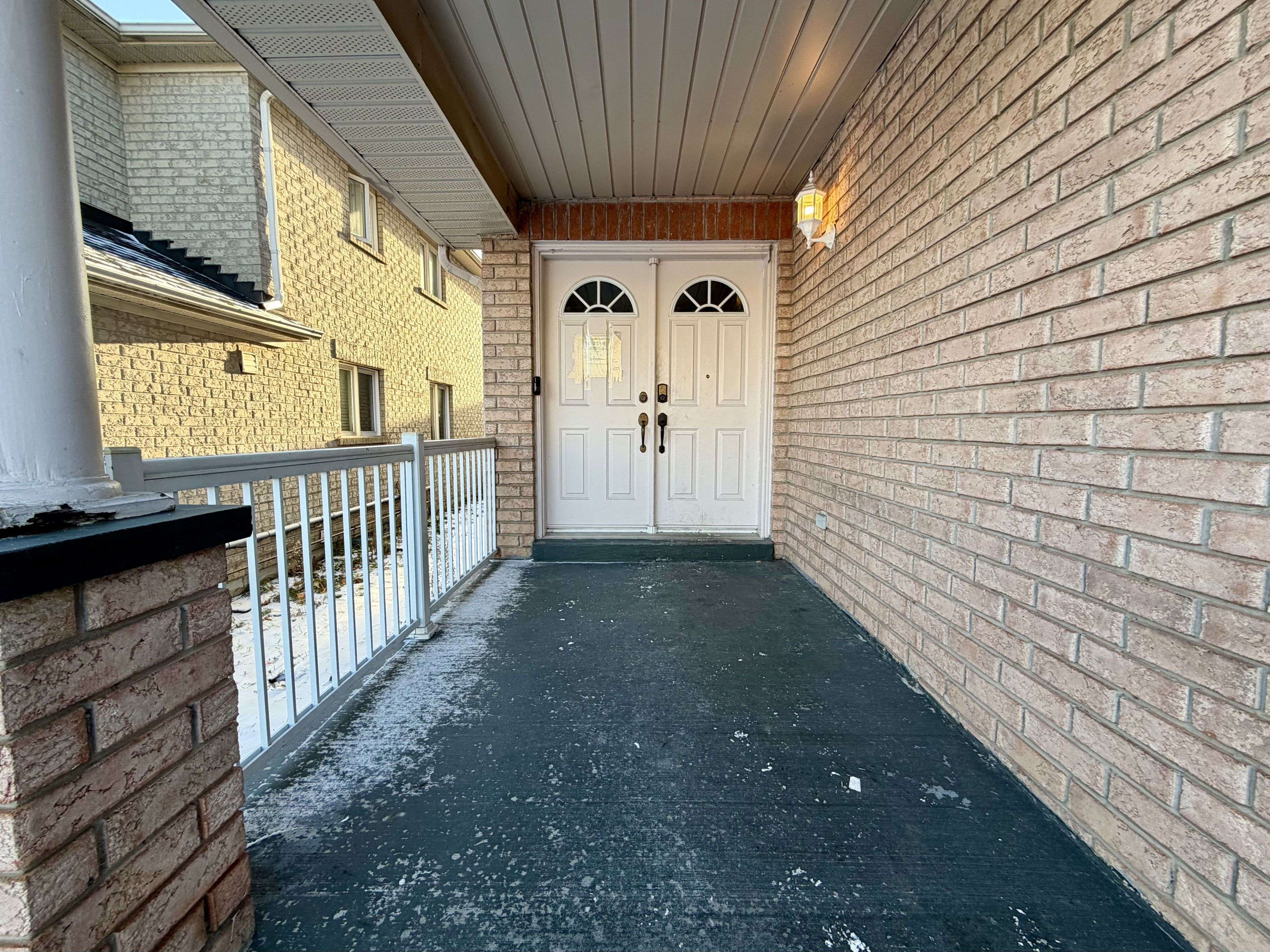 Brampton, ON L6Y 5J3,4 Hefferon CT