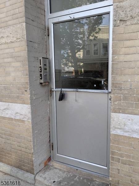 Passaic City, NJ 07055,139 9Th St #3