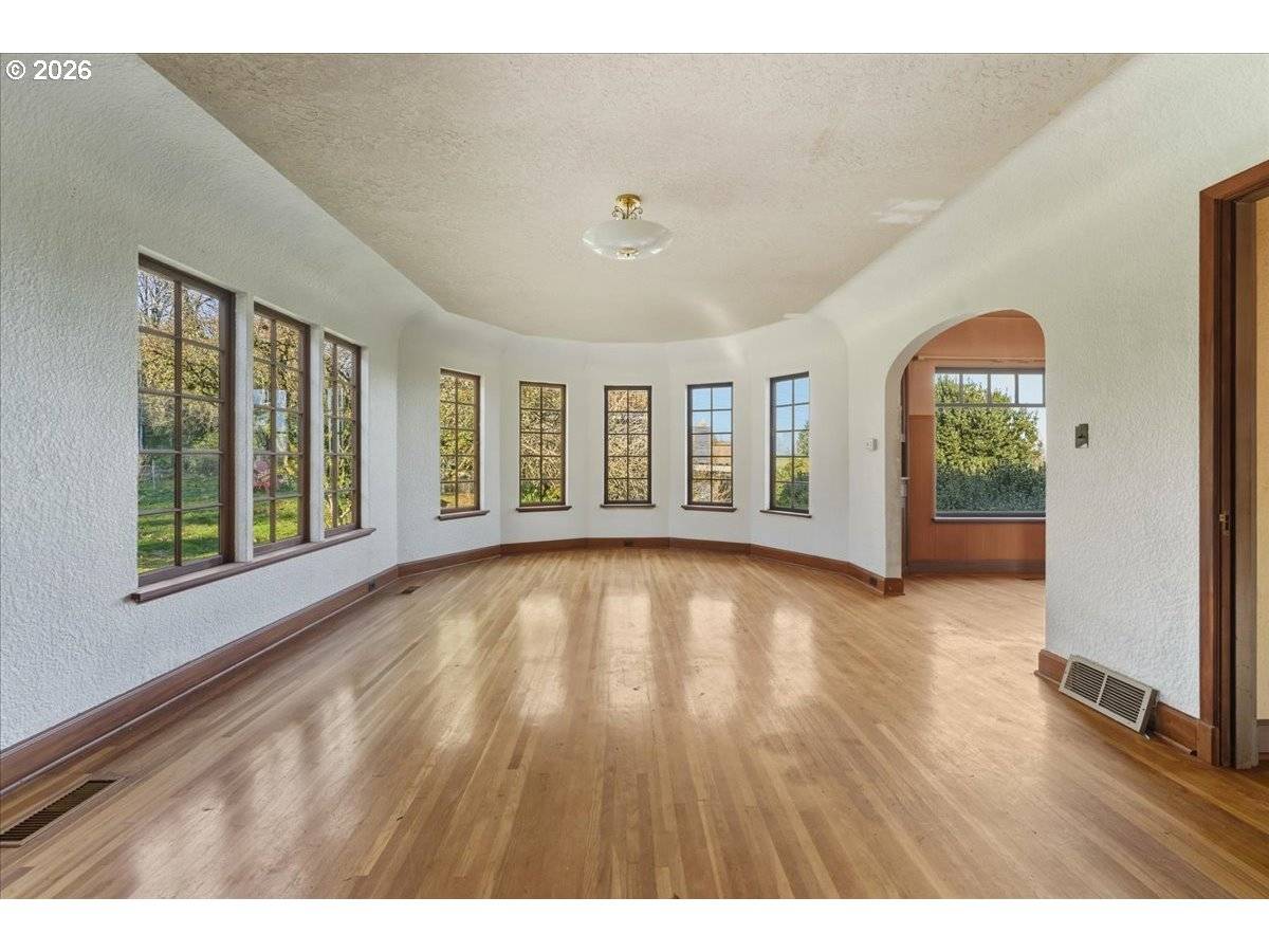 Portland, OR 97219,7202 S CORBETT AVE