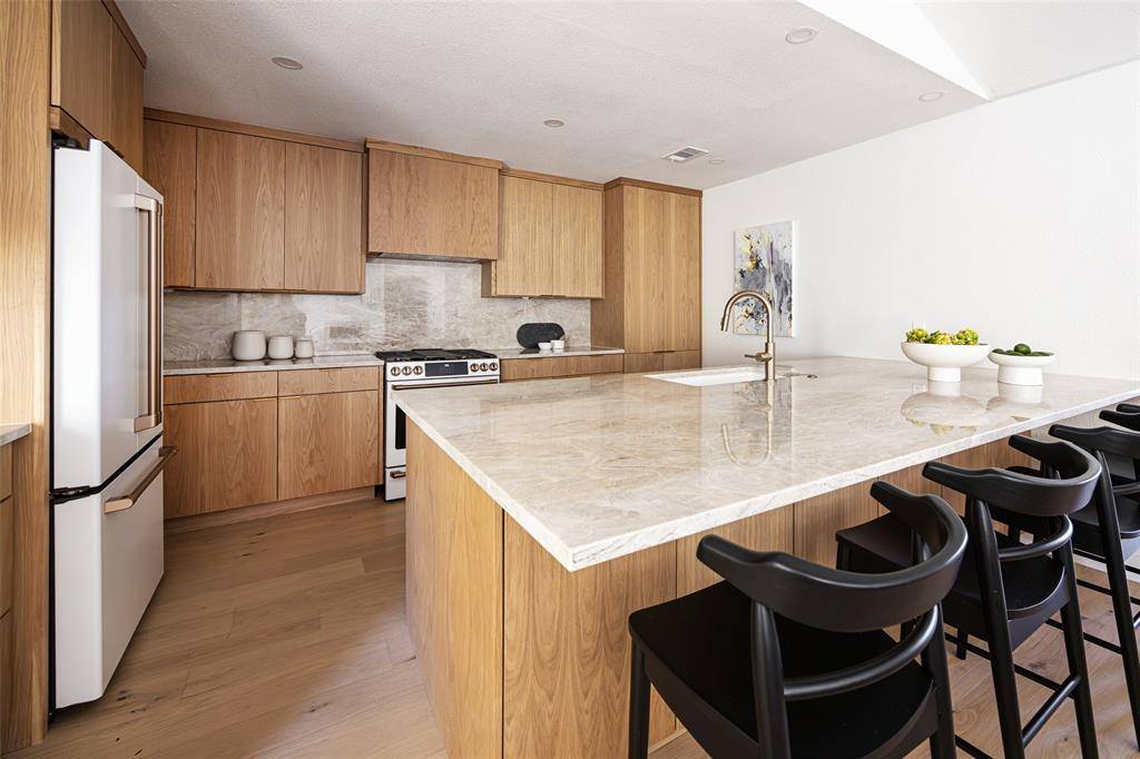 Dallas, TX 75248,7311 Carta Valley Drive