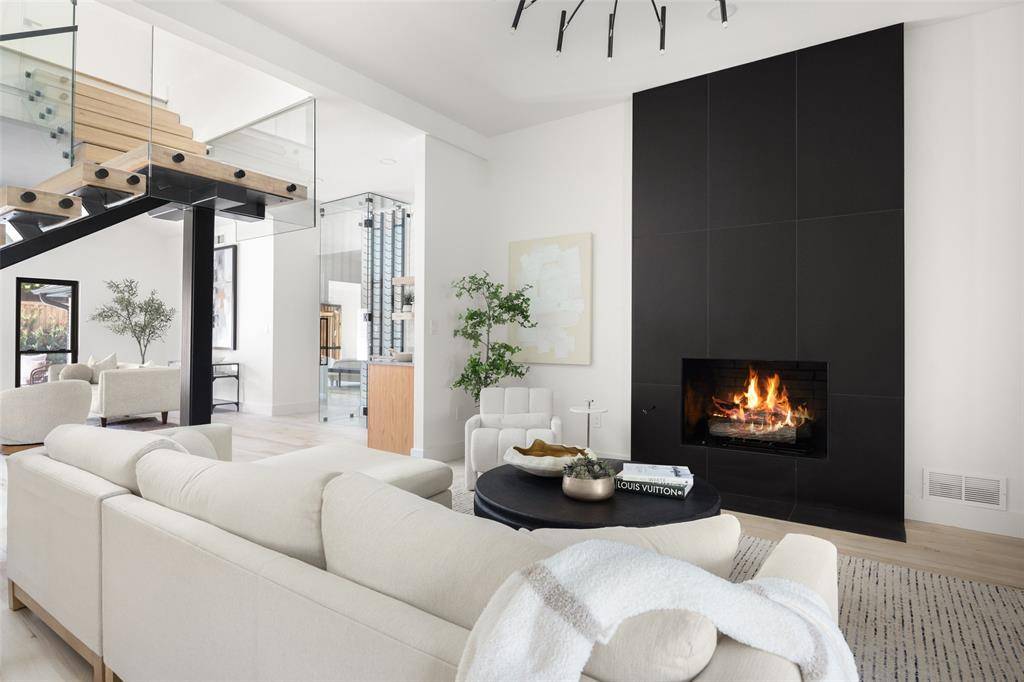 Dallas, TX 75231,9622 Hilldale Drive