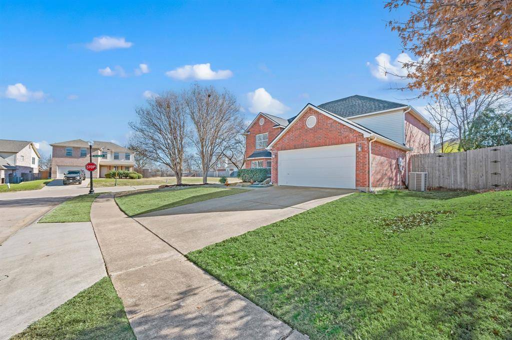 Roanoke, TX 76262,332 Cortland Circle