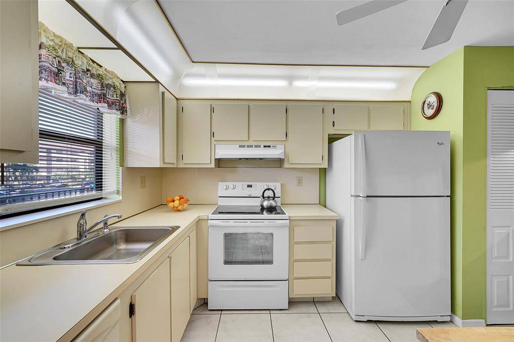 Sunrise, FL 33322,10123 Sunrise Lakes Blvd #206