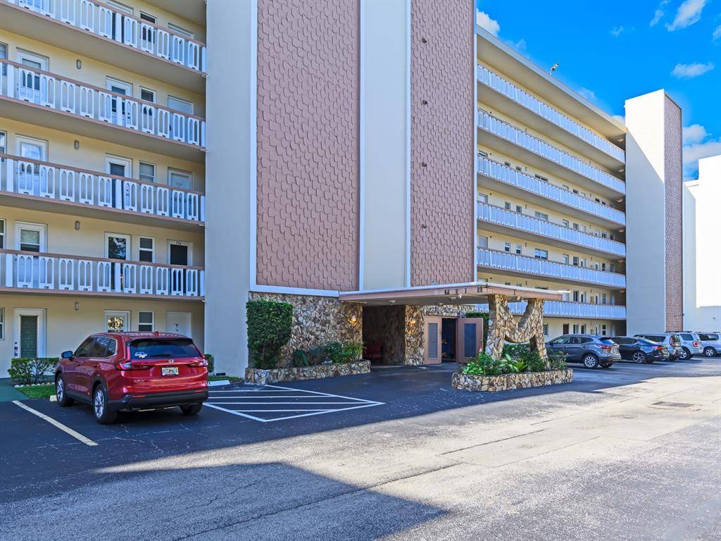 Hallandale Beach, FL 33009,1001 NE 14th Ave #303