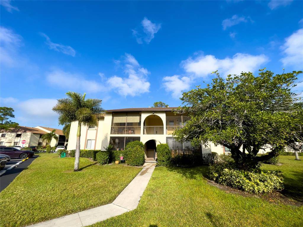 Greenacres, FL 33463,317 Knotty Pine Cir #C2