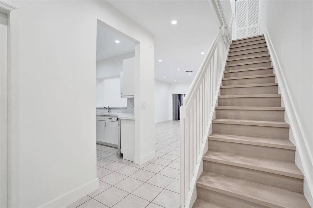 Pembroke Pines, FL 33024,1003 NW 100th Ave