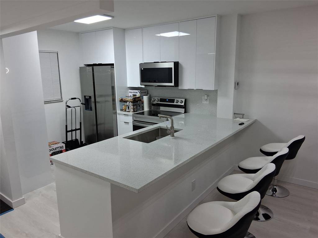 Hollywood, FL 33024,100 Berkley Rd #105