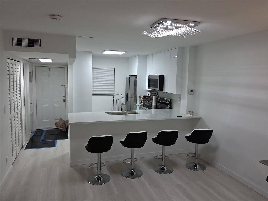 Hollywood, FL 33024,100 Berkley Rd #105