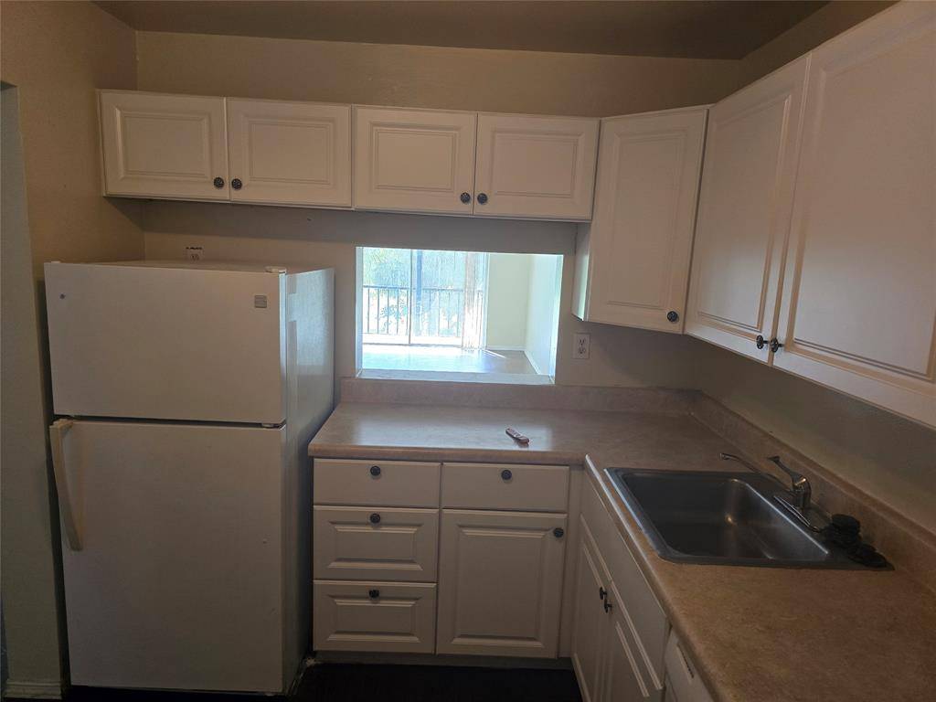 Tamarac, FL 33321,8000 Fairview Dr #205