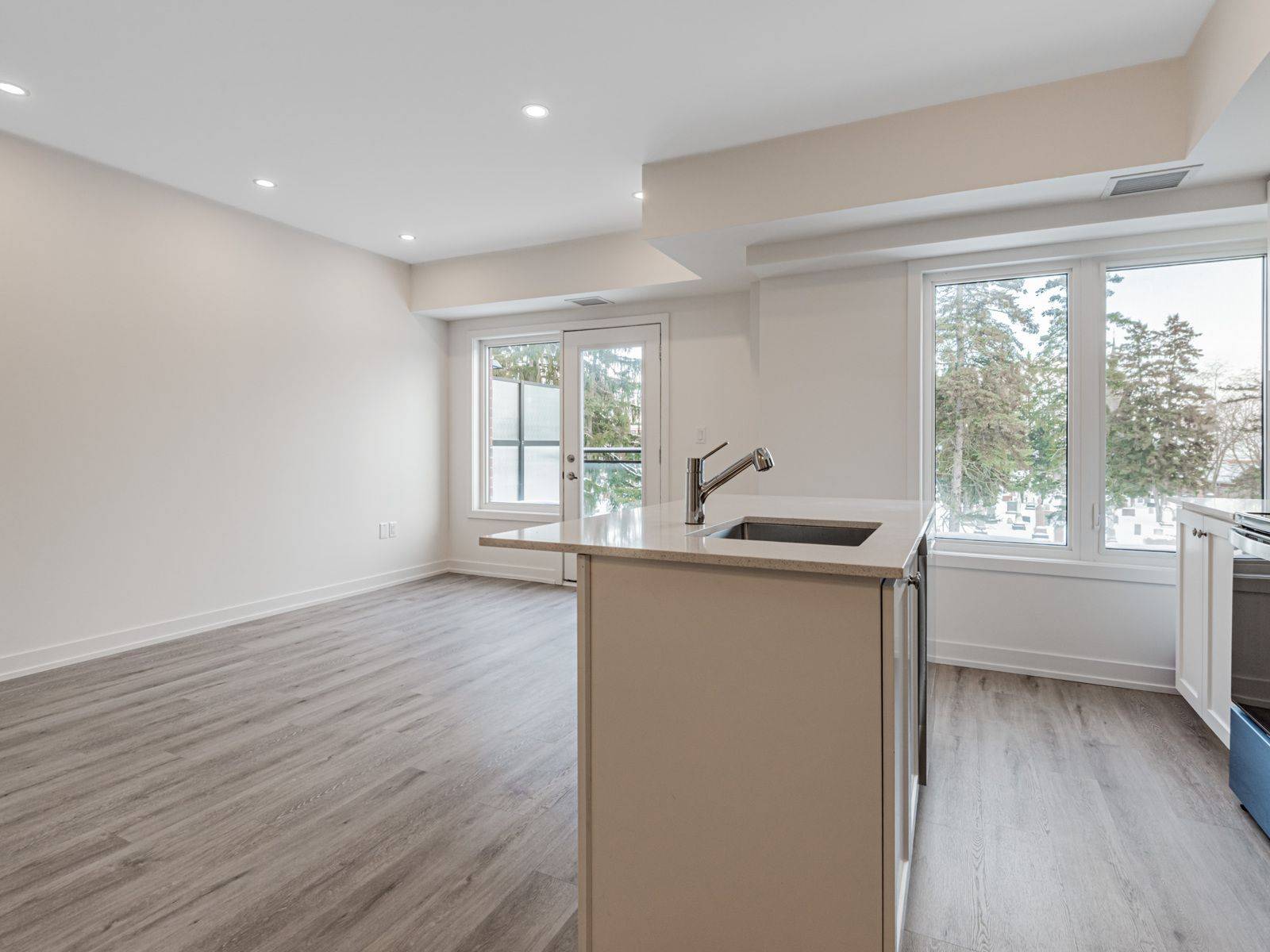 Richmond Hill, ON L4C 5W2,60 Elizabeth ST S #3302