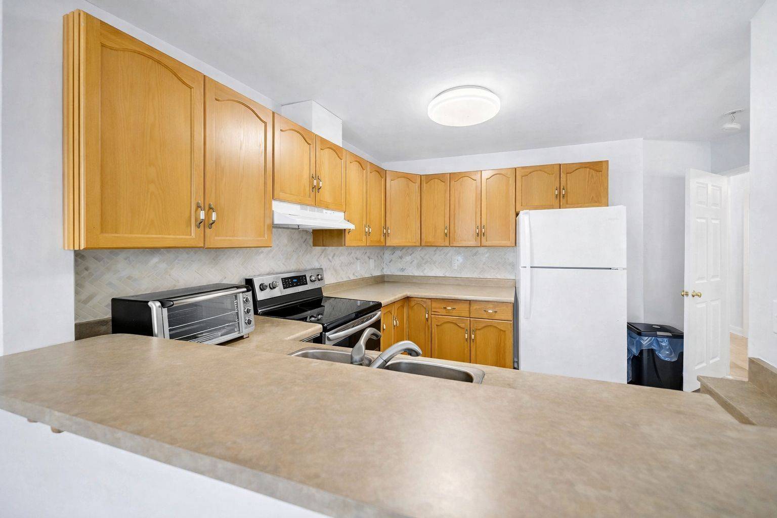 Guelph, ON N1E 3E9,142 York RD #5