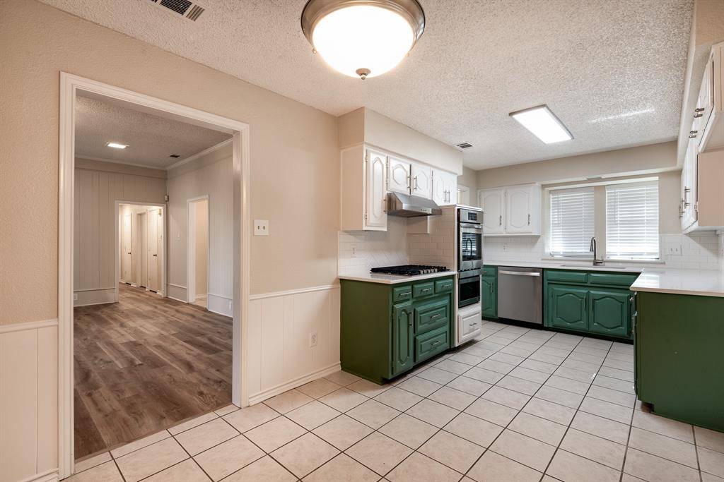 Desoto, TX 75115,525 Danny Drive