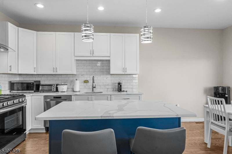 Manville Boro, NJ 08835,76 Valerie Dr