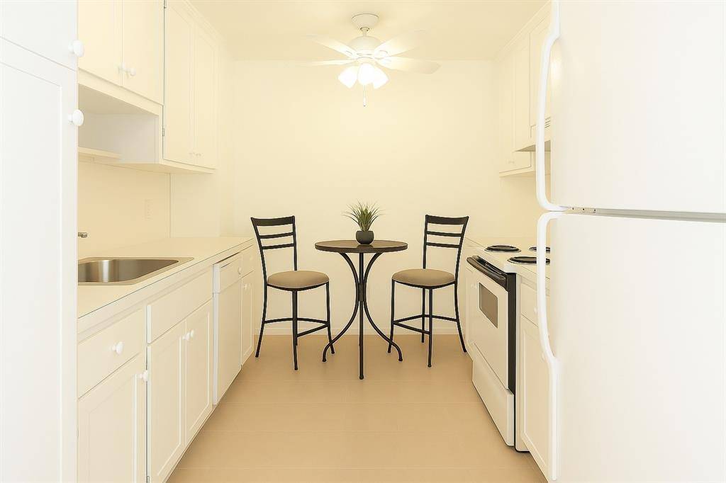 Hollywood, FL 33021,4001 Hillcrest Dr #407