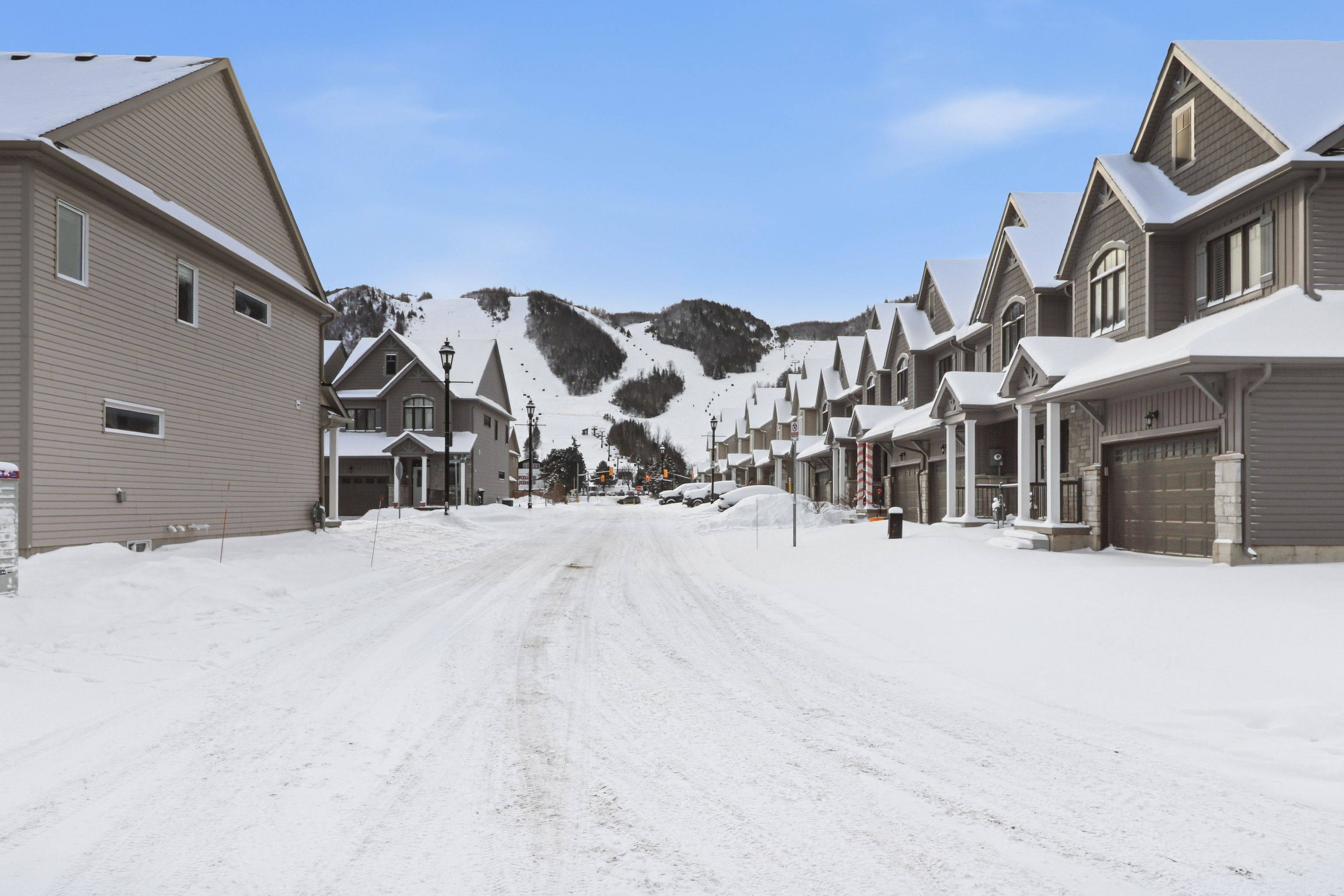 Blue Mountains, ON N0H 1J0,118 Jewel St ST