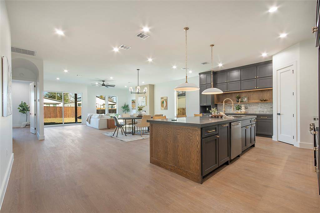 Dallas, TX 75212,3910 Vineyard Drive