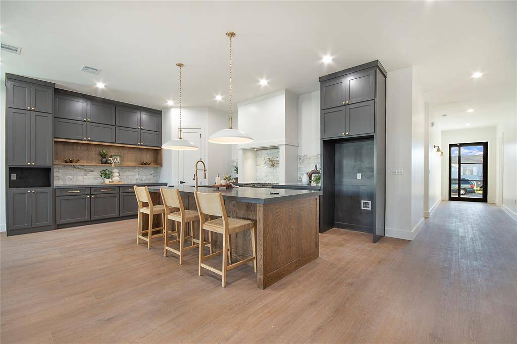 Dallas, TX 75212,3910 Vineyard Drive