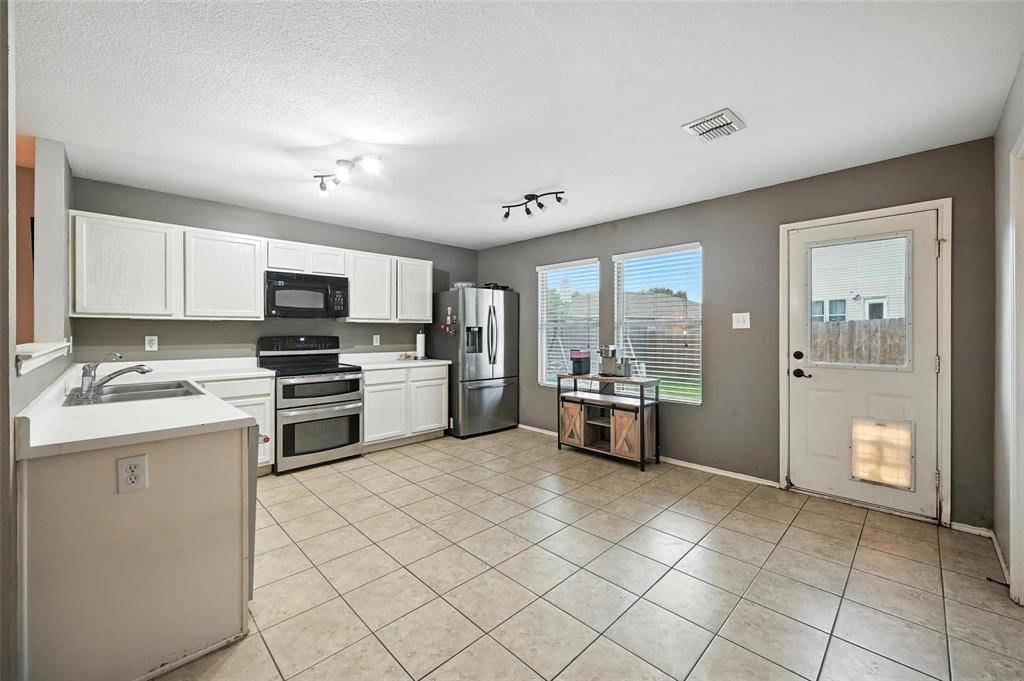 Denton, TX 76210,1217 Golden Sand Drive