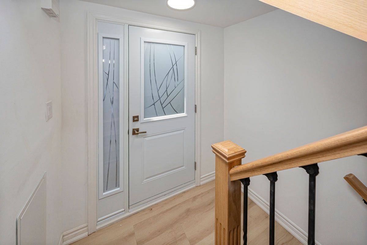 Richmond Hill, ON L4C 5H1,11 Plaisance RD #2