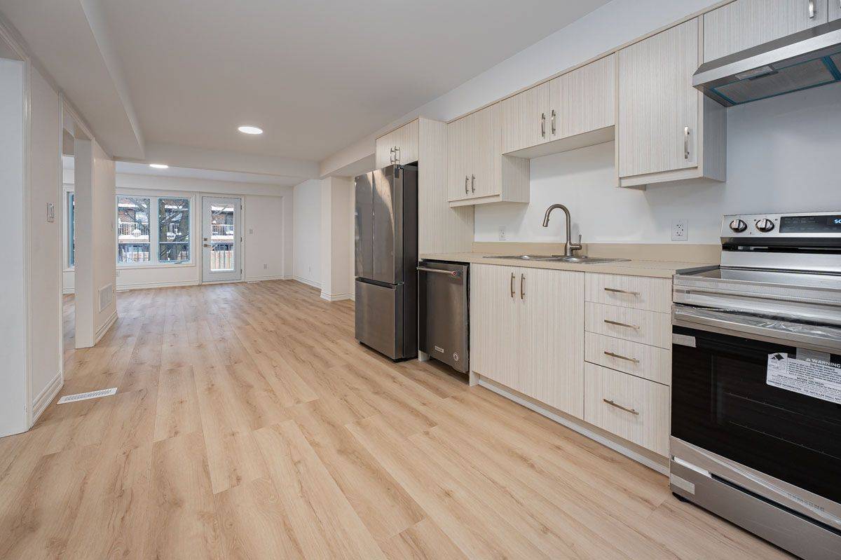 Richmond Hill, ON L4C 5H1,11 Plaisance RD #2