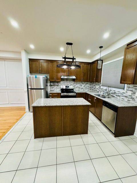 Brampton, ON L7A 4S1,132 Agava ST