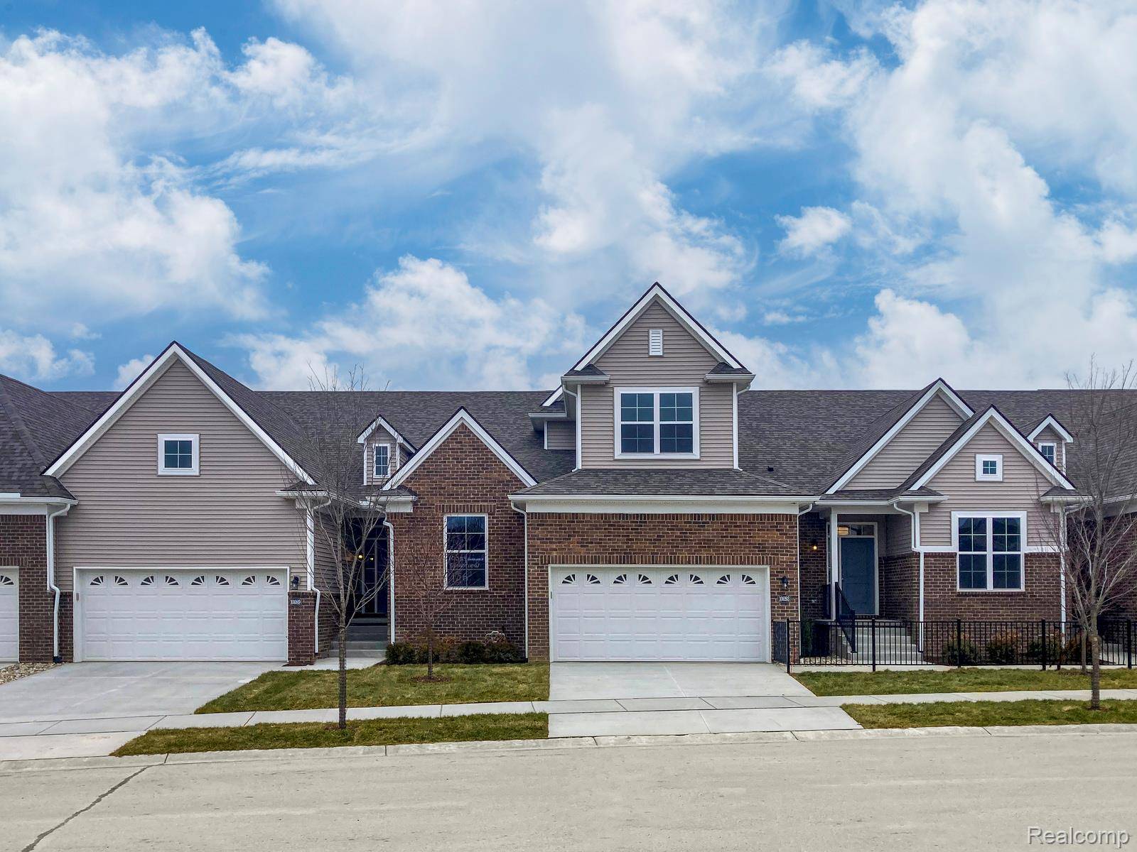 Howell, MI 48855,2246 Chase DR #118