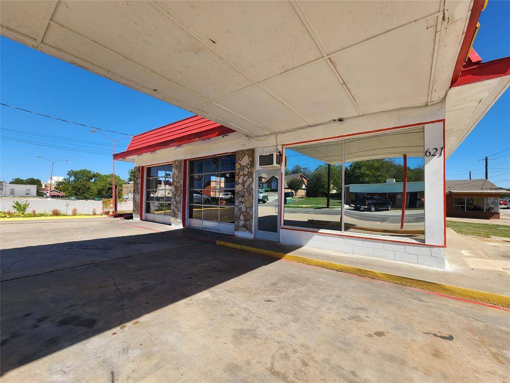 Denton, TX 76201,621 S Elm Street