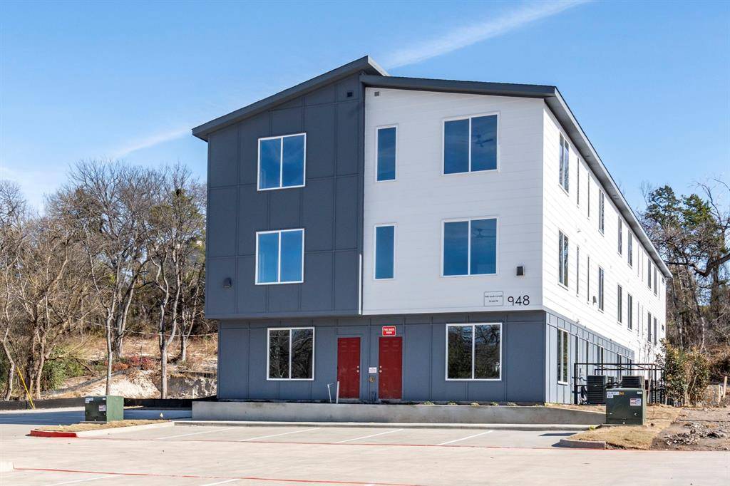 Dallas, TX 75215,948 S Corinth Street #1