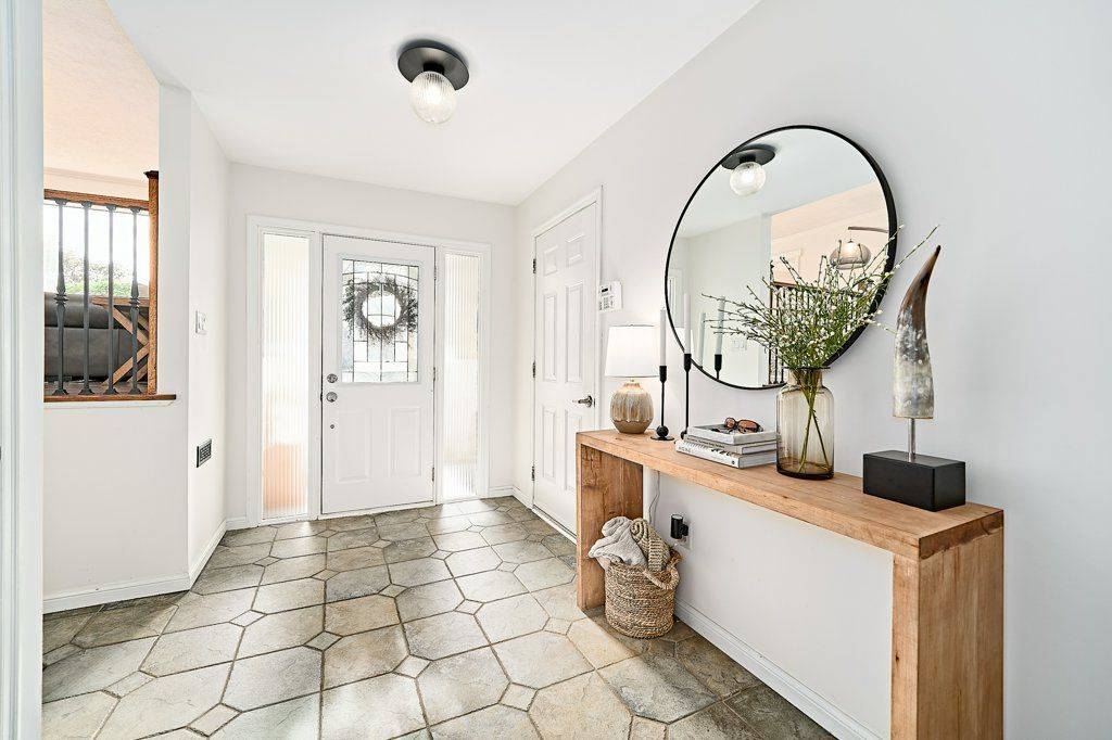 Barrie, ON L4N 4M5,25 Eileen DR