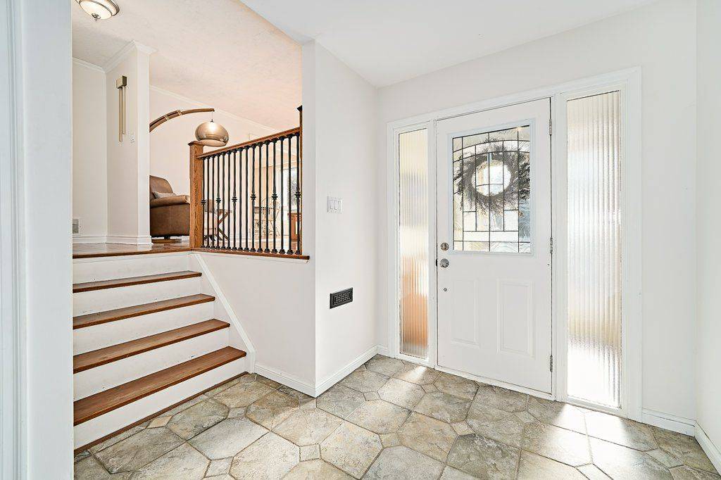 Barrie, ON L4N 4M5,25 Eileen DR