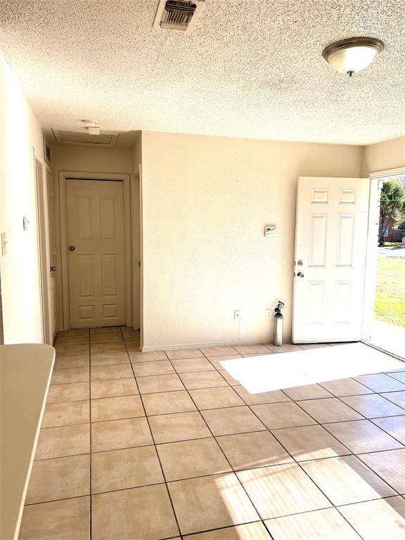 Fort Worth, TX 76119,3848 Waldorf Street