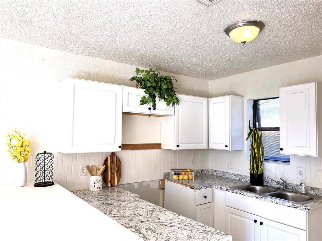 Fort Worth, TX 76119,3848 Waldorf Street