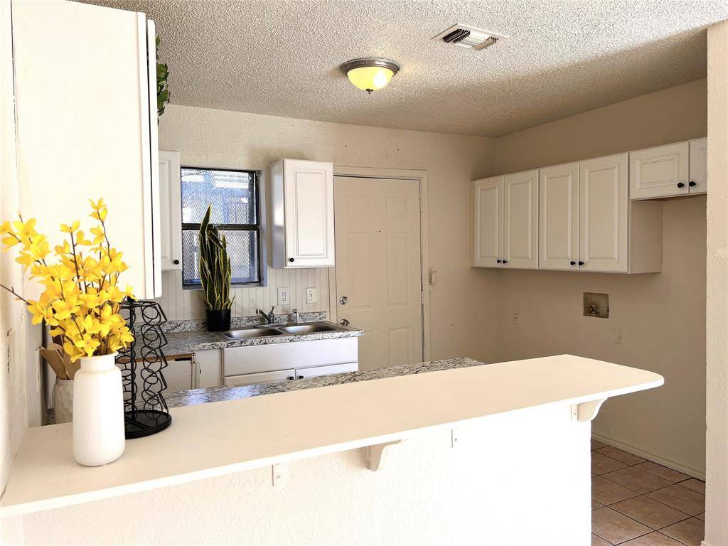 Fort Worth, TX 76119,3848 Waldorf Street