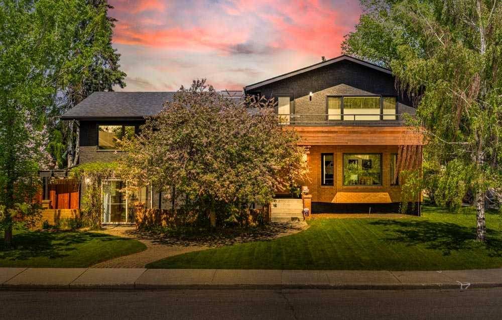 Calgary, AB T2N 1H7,2604 11 AVE NW