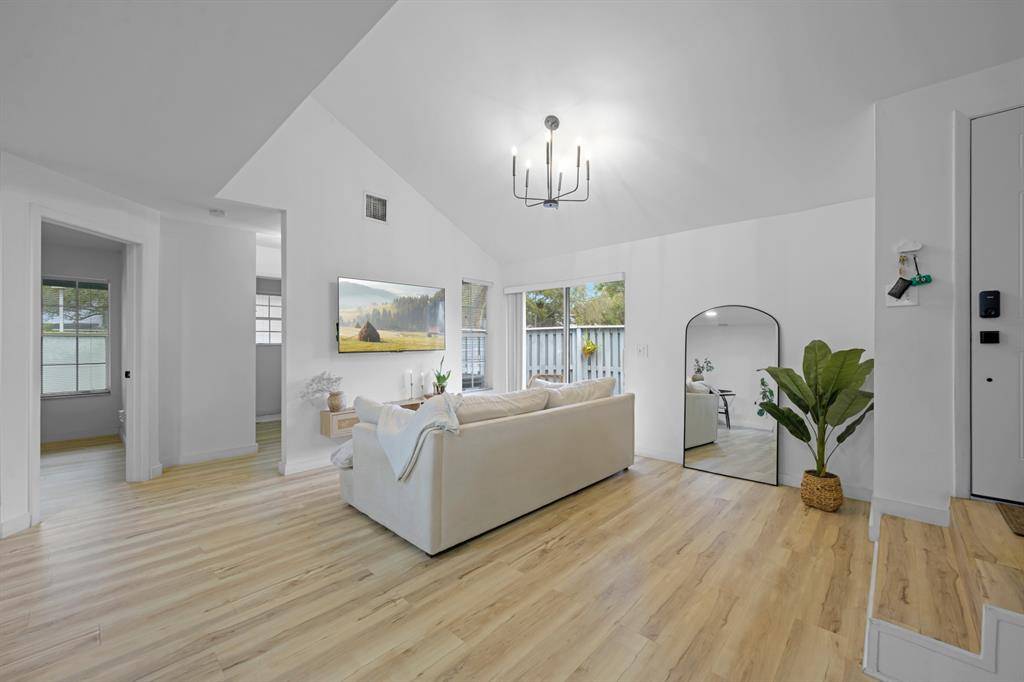 North Lauderdale, FL 33068,2157 Champions Way #2157